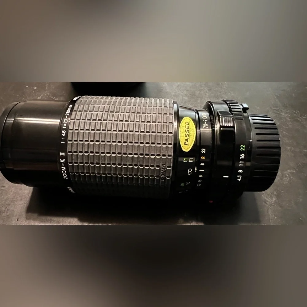 SIGMA ZOOM Lens K II 70~210mm 1:4.5 Made in JAPAN ~ Case Included